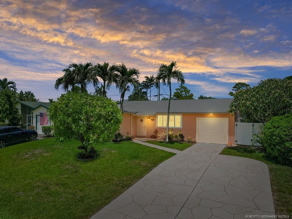 Photo of 14108 Marrian Avenue, Jupiter, FL 33458 (MLS # M20044842)