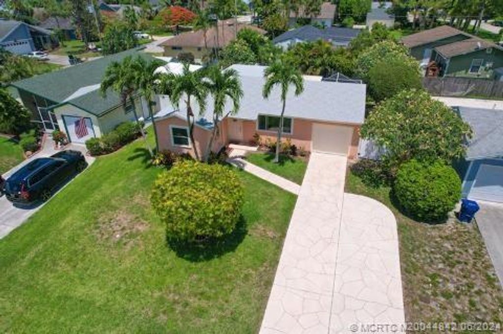 Photo of 14108 Marrian Avenue, Jupiter, FL 33458 (MLS # M20044842)