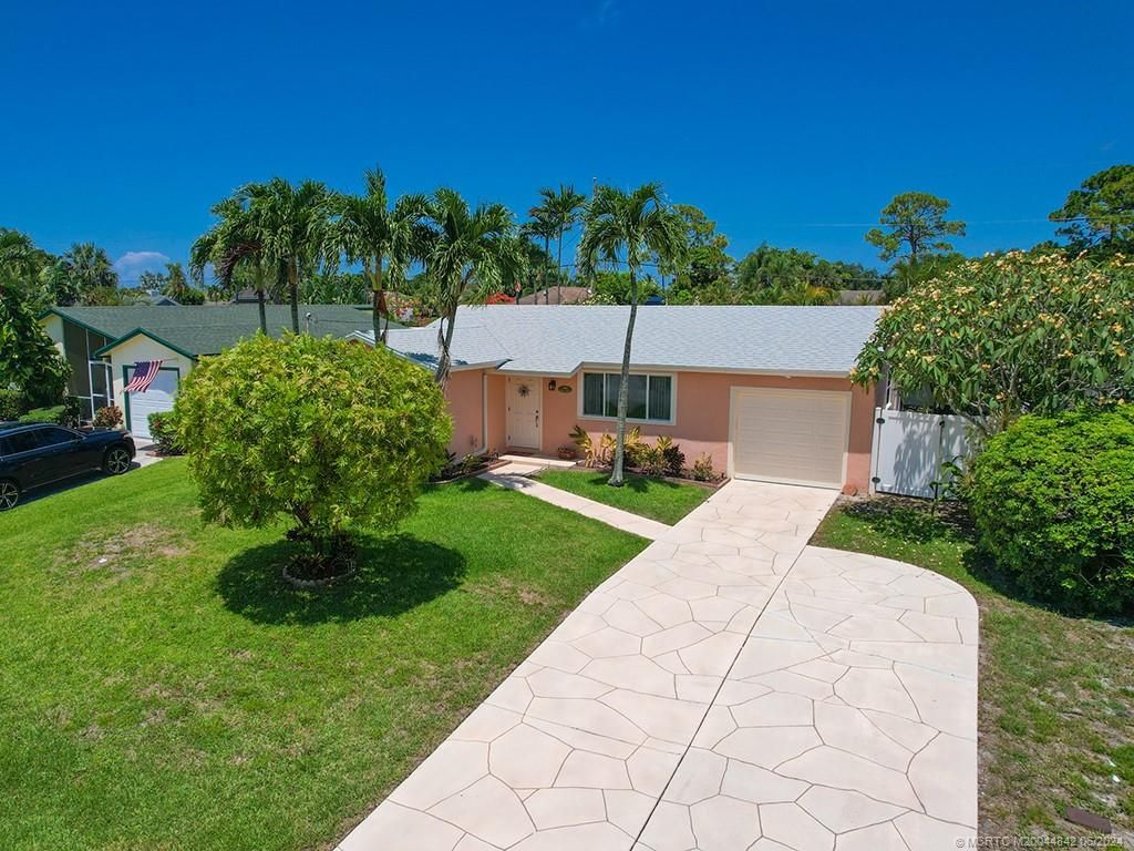 Photo of 14108 Marrian Avenue, Jupiter, FL 33458 (MLS # M20044842)