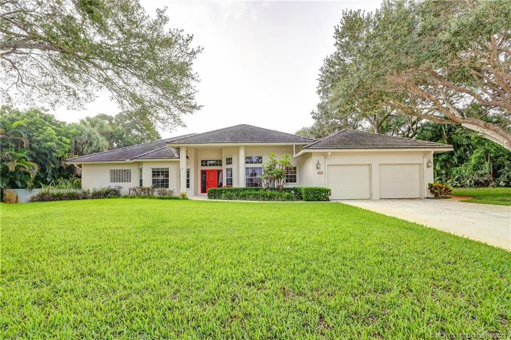 Photo of 9 Oakwood Drive, Stuart, FL 34996 (MLS # M20041128)