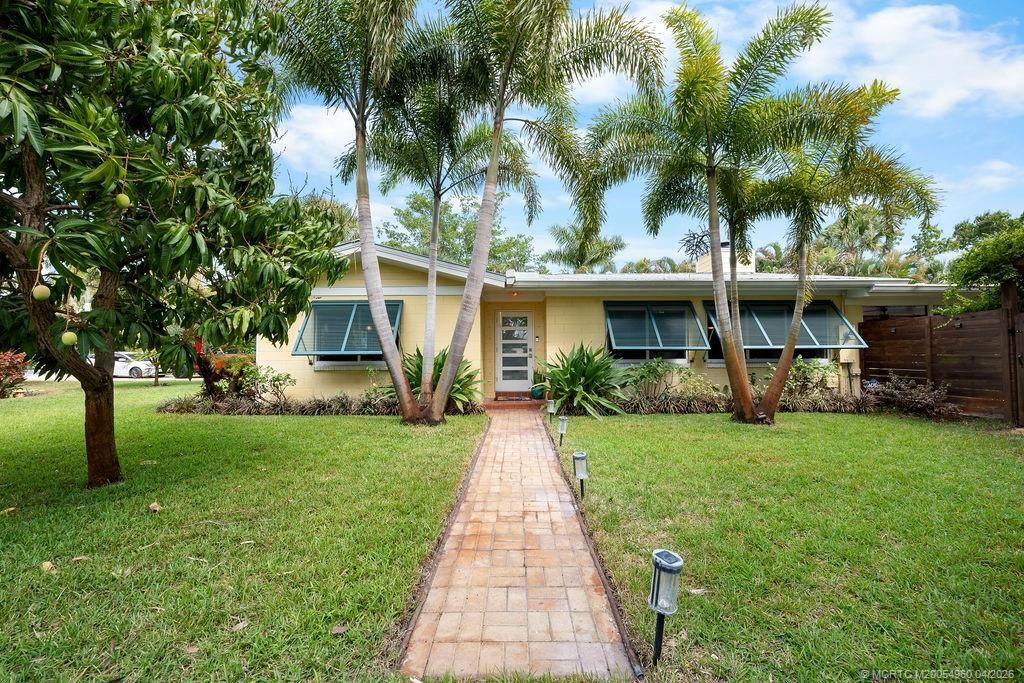 Photo of 517 SW South Carolina Drive, Stuart, FL 34994 (MLS # M20054960)