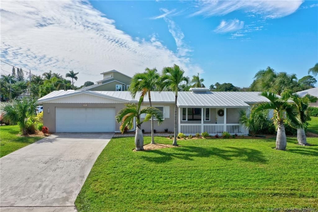 Photo of 37 SW Riverway Boulevard, Palm City, FL 34990 (MLS # M20043535)