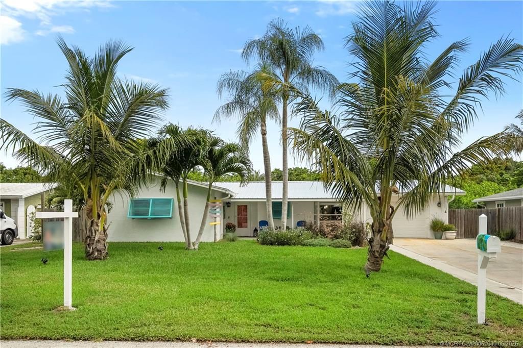 Photo of 4931 SE Pompano Terrace, Stuart, FL 34997 (MLS # M20051030)