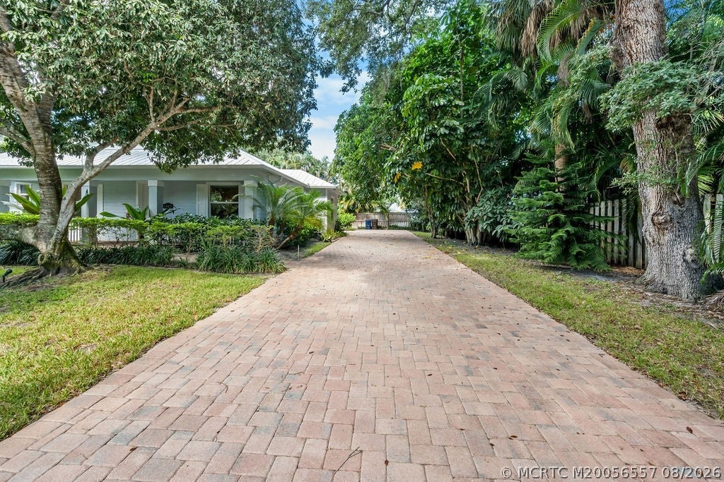 1015 SW Flora Belle Lane