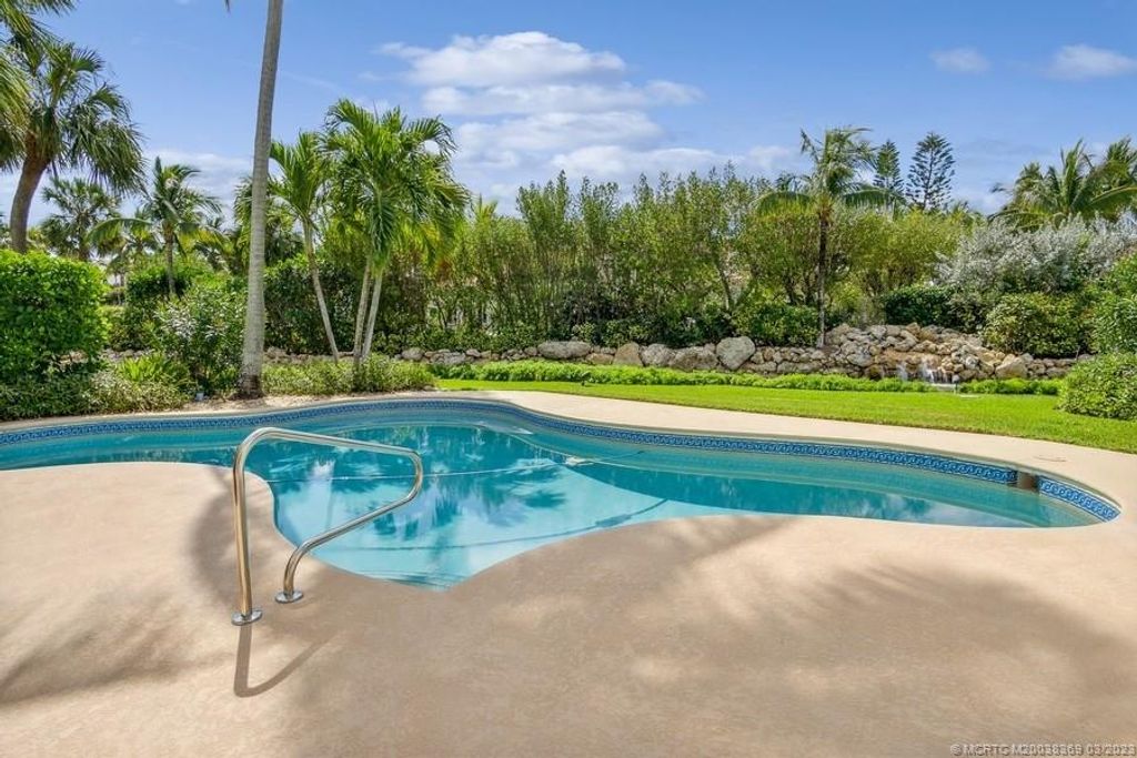 Photo of 2866 SE Dune Drive, Stuart, FL 34996 (MLS # M20038369)