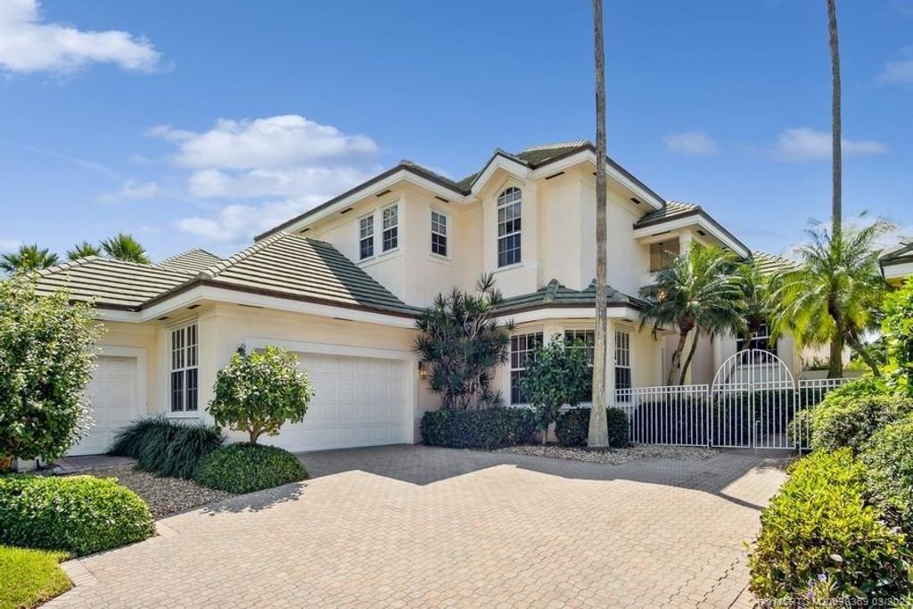 Photo of 2866 SE Dune Drive, Stuart, FL 34996 (MLS # M20038369)