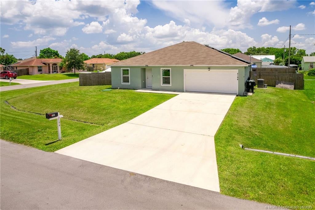 Photo of 2194 SE Broward Terrace, Port Saint Lucie, FL 34952 (MLS # M20040361)