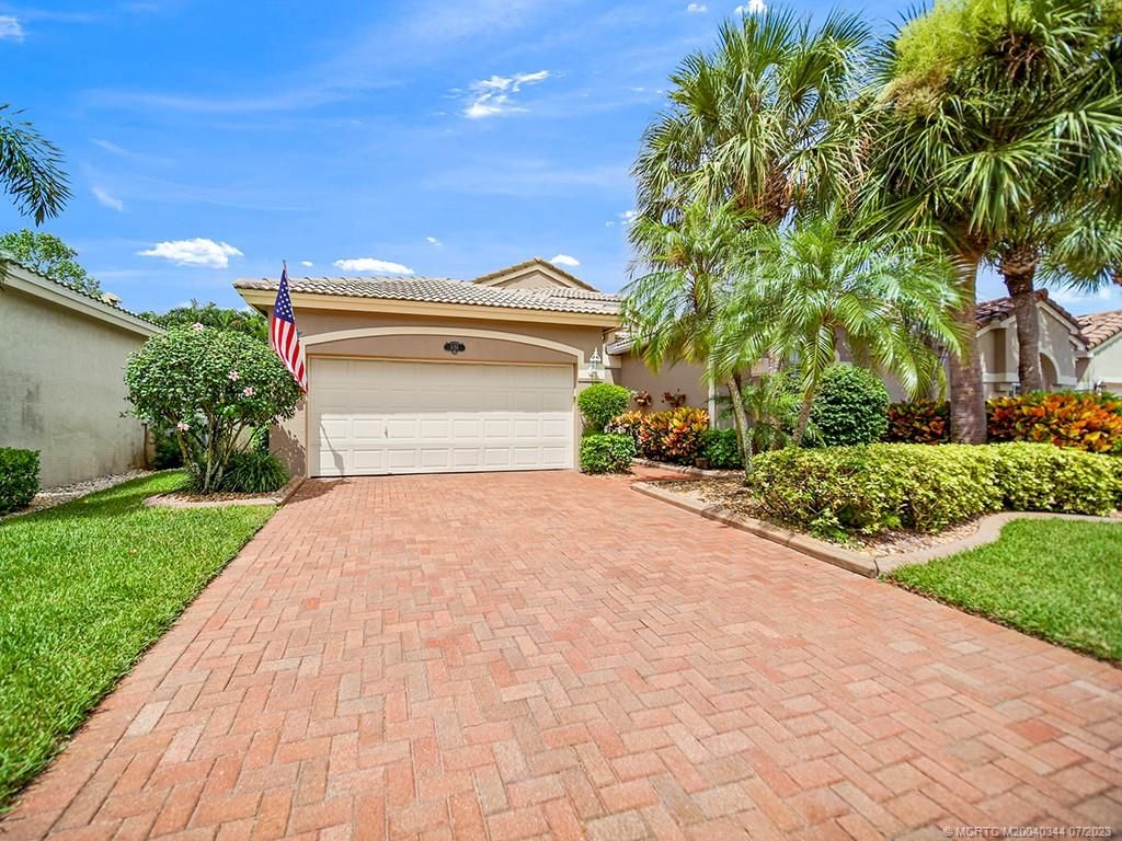 Photo of 1136 SE Westminster Place, Stuart, FL 34997 (MLS # M20040344)