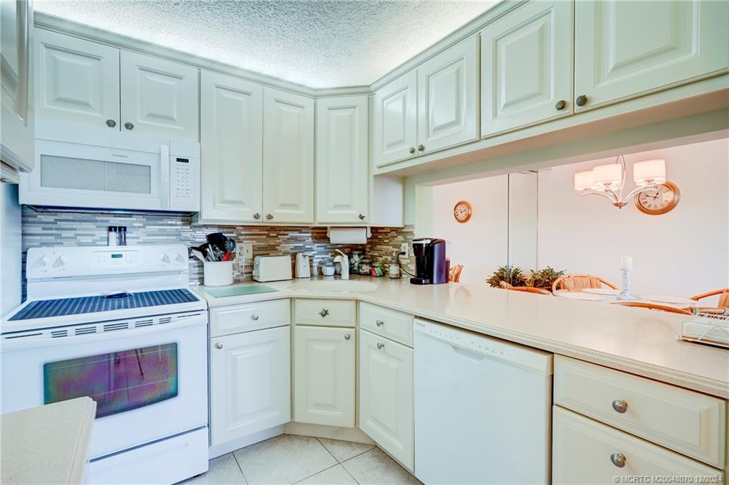 Jensen Beach, Florida 34957, United States, 2 Bedrooms Bedrooms, ,2 BathroomsBathrooms,Residential,Pending,26435