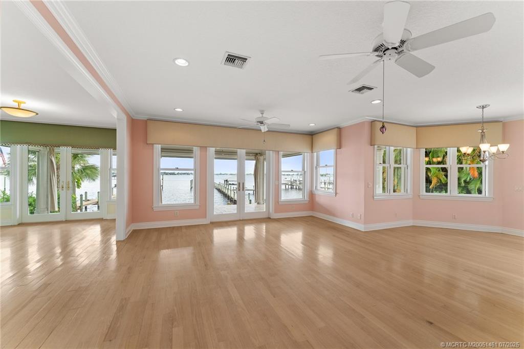 700 SW Saint Lucie Crescent