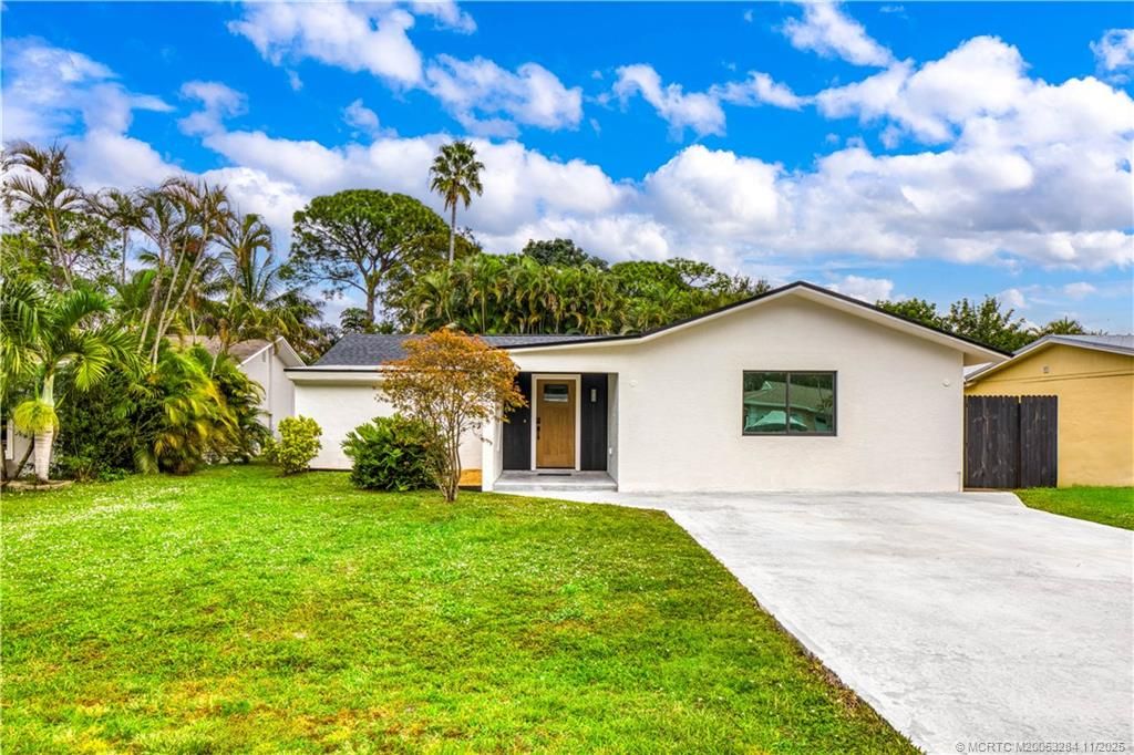 Photo of 5549 SE Normandy Avenue, Stuart, FL 34997 (MLS # M20053284)