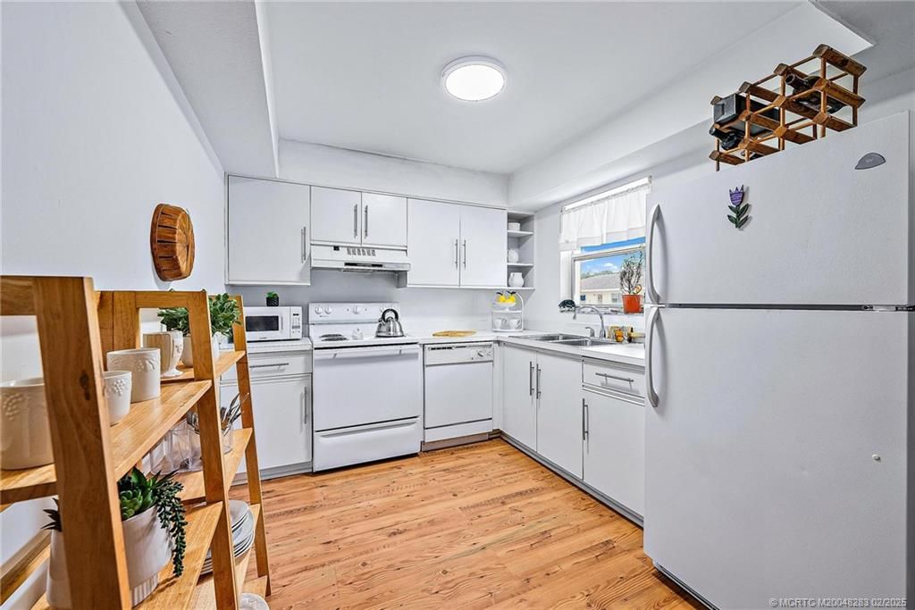 Photo of 2950 SE Ocean Boulevard #121-7, Stuart, FL 34996 (MLS # M20048283)