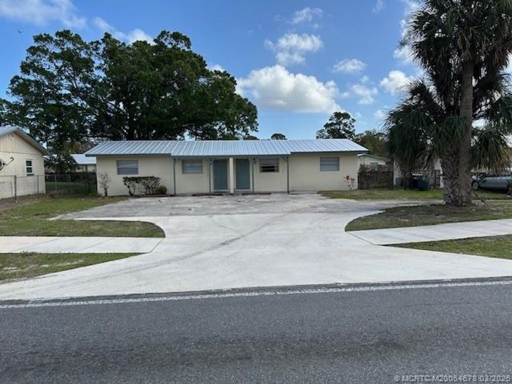 Photo of 4058 Oleander Avenue, Fort Pierce, FL 34982 (MLS # M20054678)