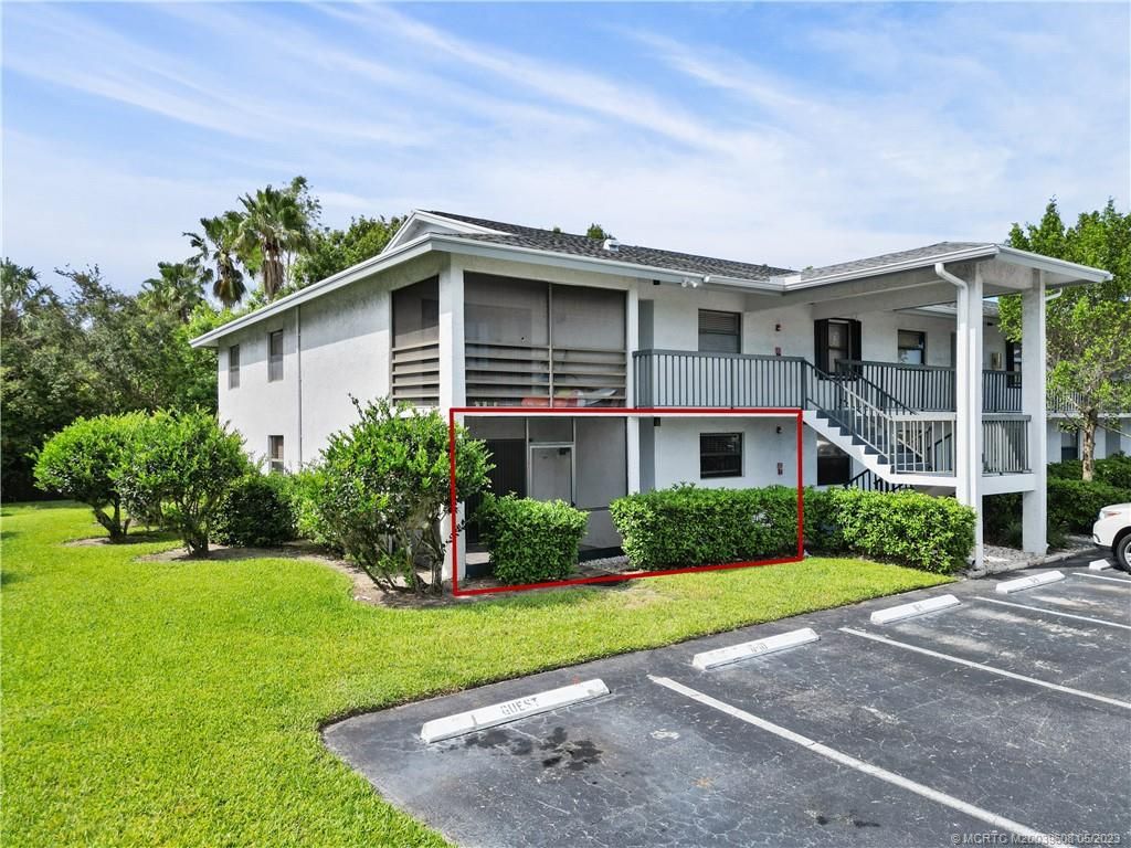Photo of 1230 SE Parkview Place #D1, Stuart, FL 34994 (MLS # M20039608)