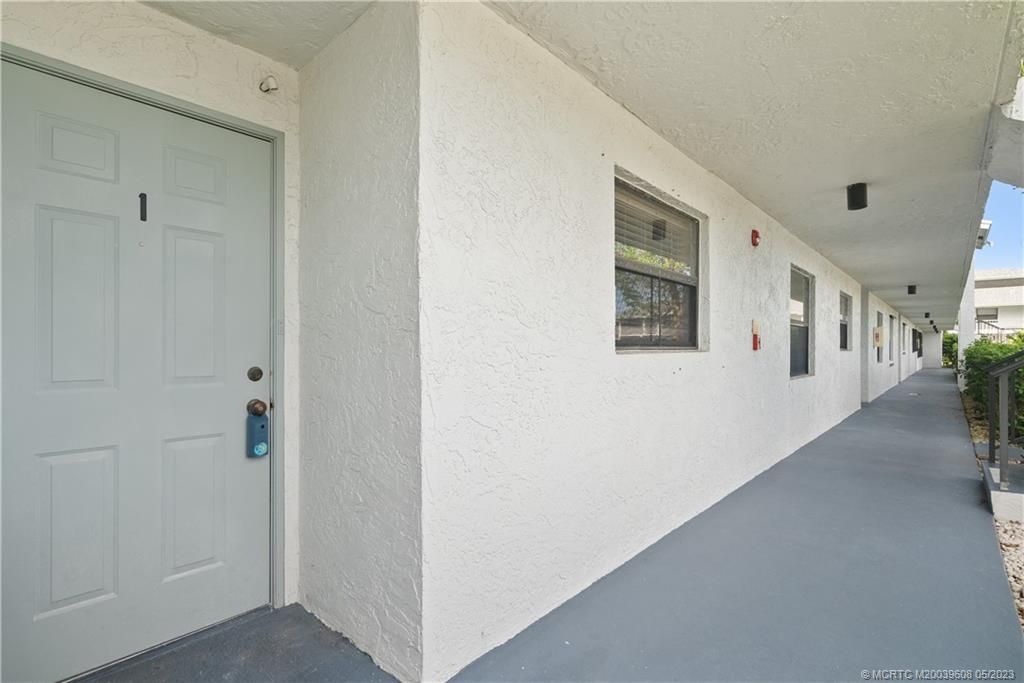 Photo of 1230 SE Parkview Place #D1, Stuart, FL 34994 (MLS # M20039608)