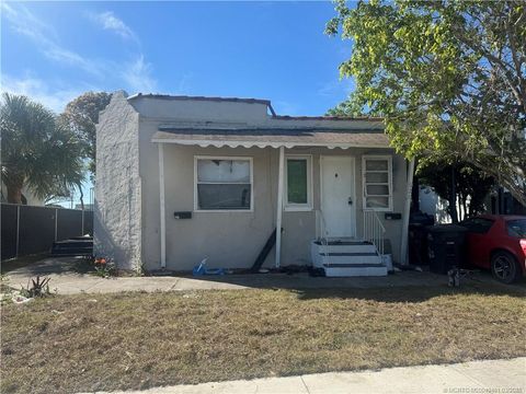 Homes For Sale - 620 46th Street<br/> West Palm Beach, FL 33407