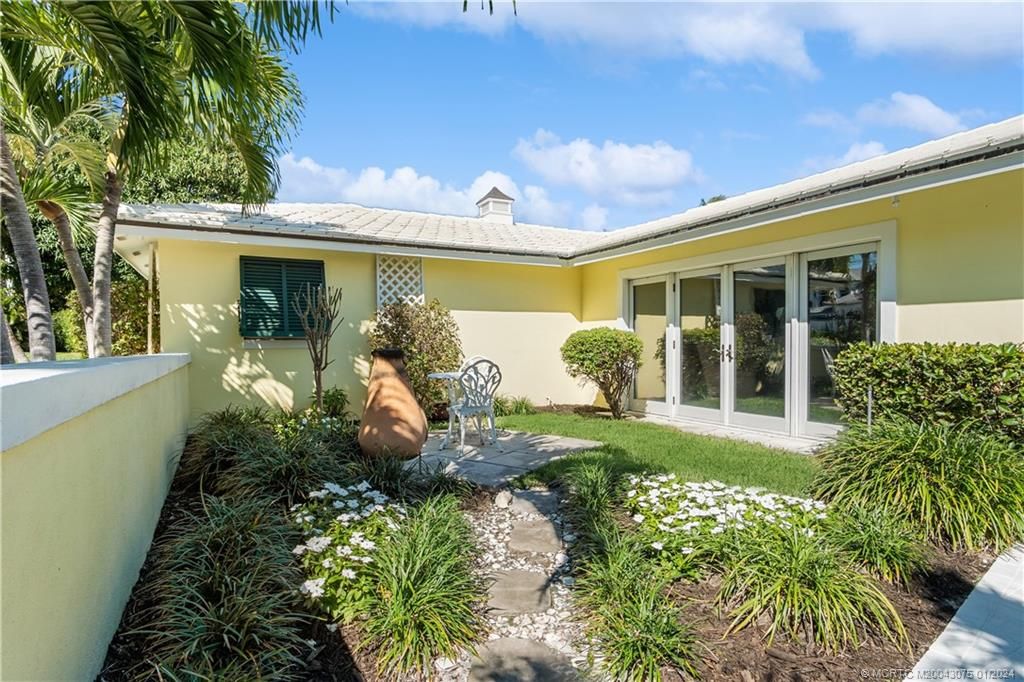 Photo of 32 N River Road, Sewalls Point, FL 34996 (MLS # M20043075)