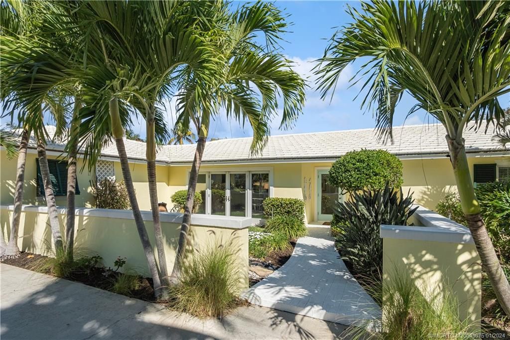 Photo of 32 N River Road, Sewalls Point, FL 34996 (MLS # M20043075)