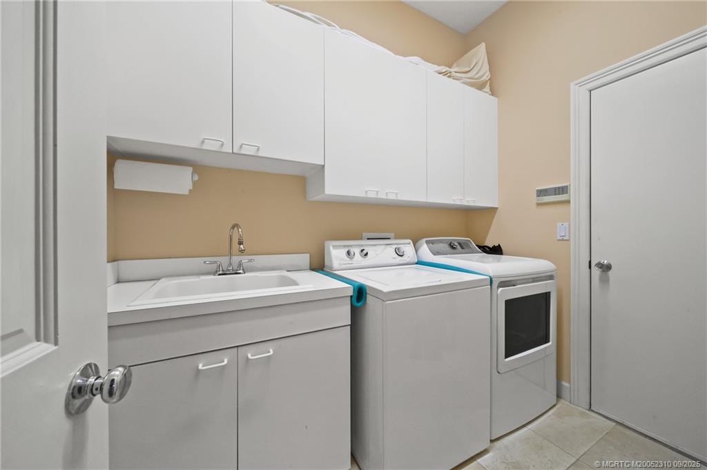 Stuart, Florida 34997, United States, 2 Bedrooms Bedrooms, ,3 BathroomsBathrooms,Residential,Active,218371