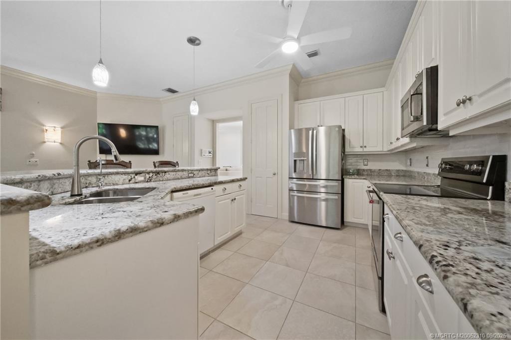 Stuart, Florida 34997, United States, 2 Bedrooms Bedrooms, ,3 BathroomsBathrooms,Residential,Active,218371