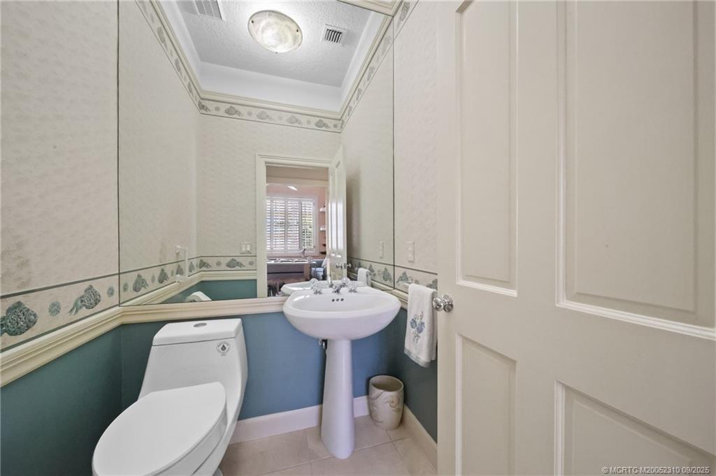 Stuart, Florida 34997, United States, 2 Bedrooms Bedrooms, ,3 BathroomsBathrooms,Residential,Active,218371