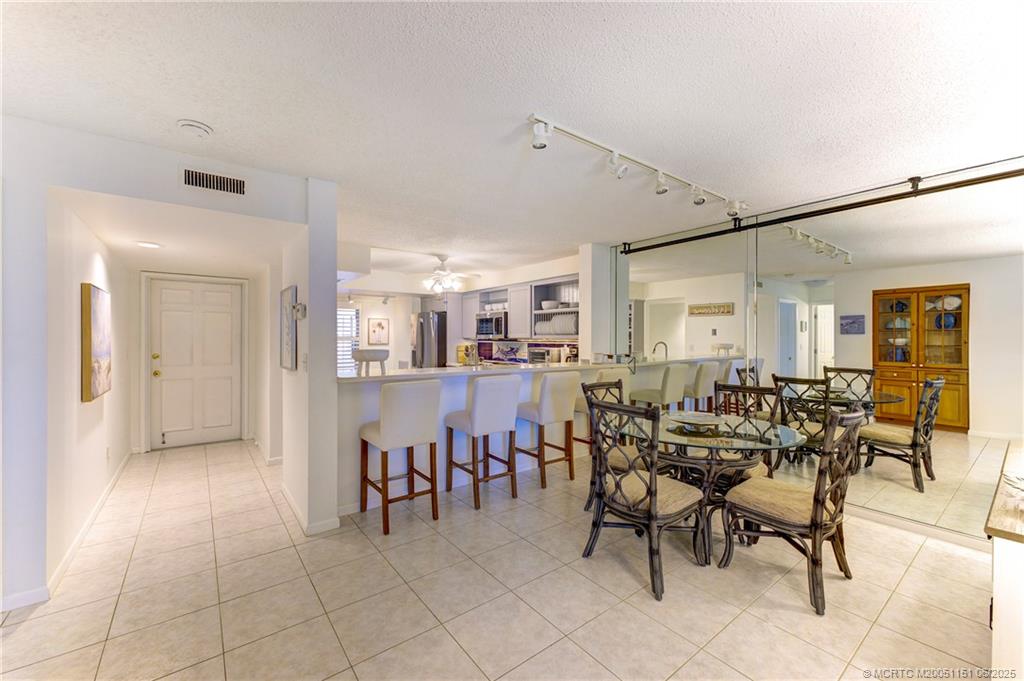 2571 NE Ocean Boulevard 104