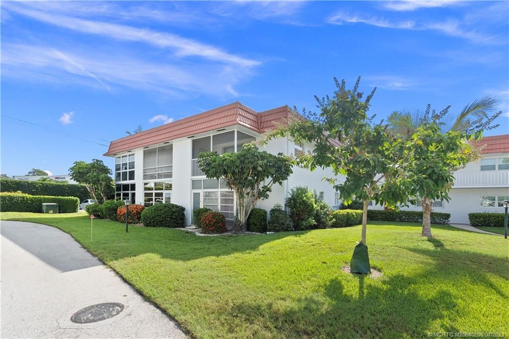 Photo of 2600 SE Ocean Boulevard #KK3, Stuart, FL 34996 (MLS # M20040206)