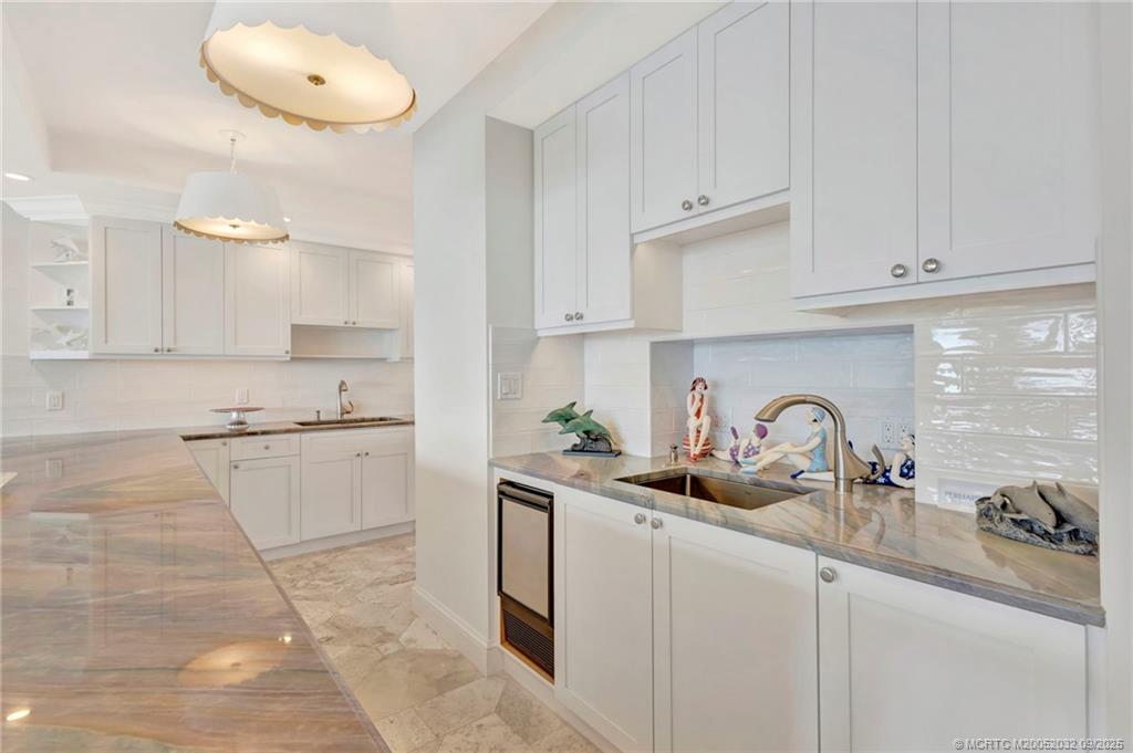 Stuart, Florida 34996, United States, 3 Bedrooms Bedrooms, ,3 BathroomsBathrooms,Residential,Active,203705