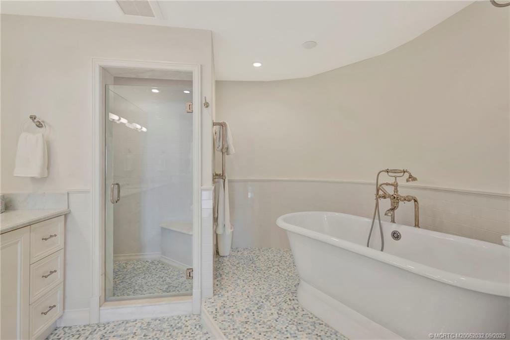 Stuart, Florida 34996, United States, 3 Bedrooms Bedrooms, ,3 BathroomsBathrooms,Residential,Active,203705