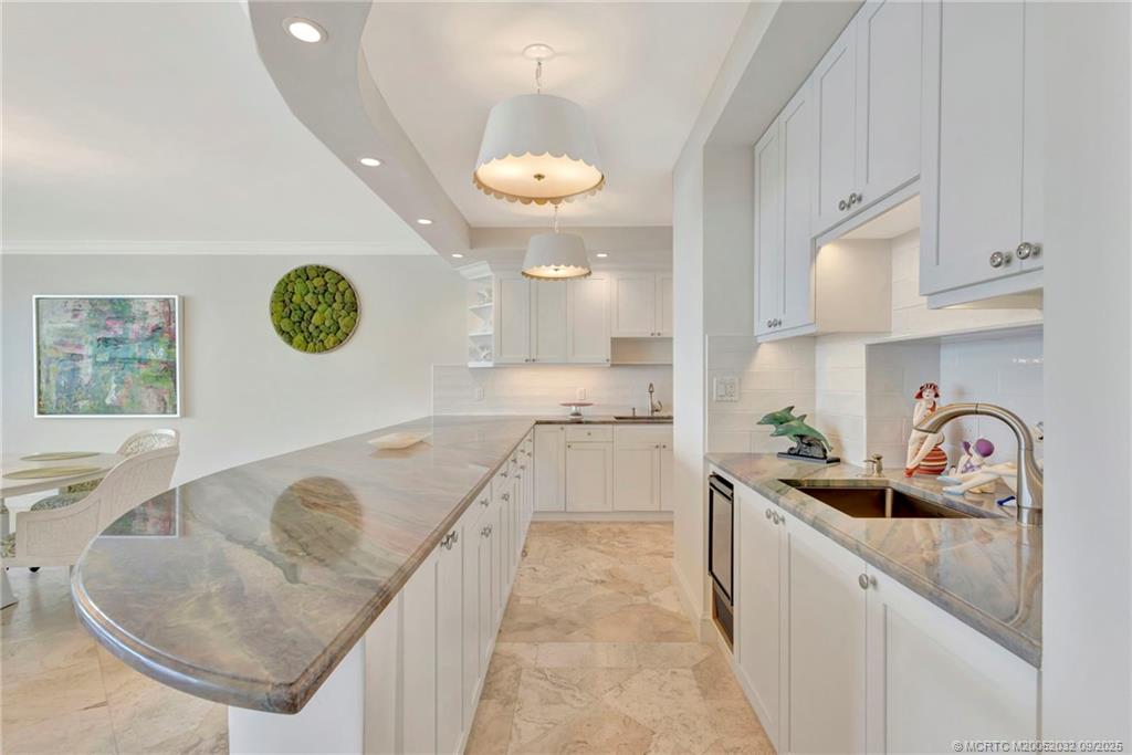 Stuart, Florida 34996, United States, 3 Bedrooms Bedrooms, ,3 BathroomsBathrooms,Residential,Active,203705