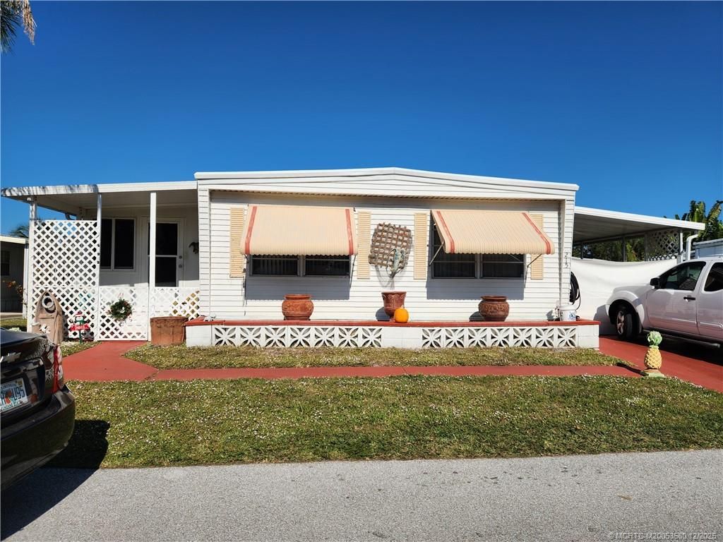 Photo of 215 SE Trafalgar Terrace, Stuart, FL 34994 (MLS # M20053580)