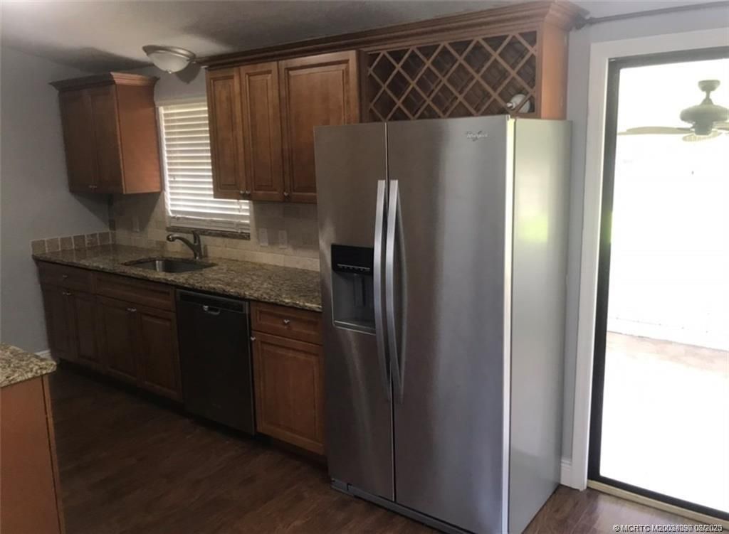 Photo of 2444 SE Washington Street, Stuart, FL 34997 (MLS # M20038090)