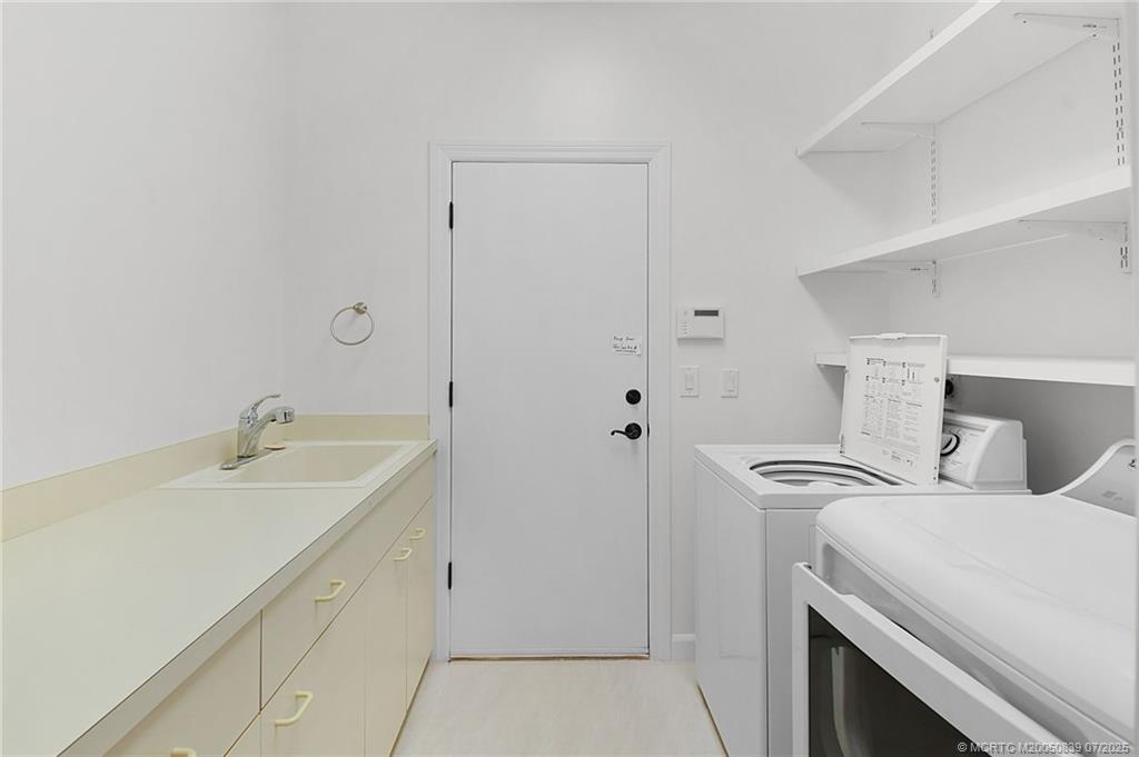 Stuart, Florida 34996, United States, 3 Bedrooms Bedrooms, ,3 BathroomsBathrooms,Residential,Active,140694