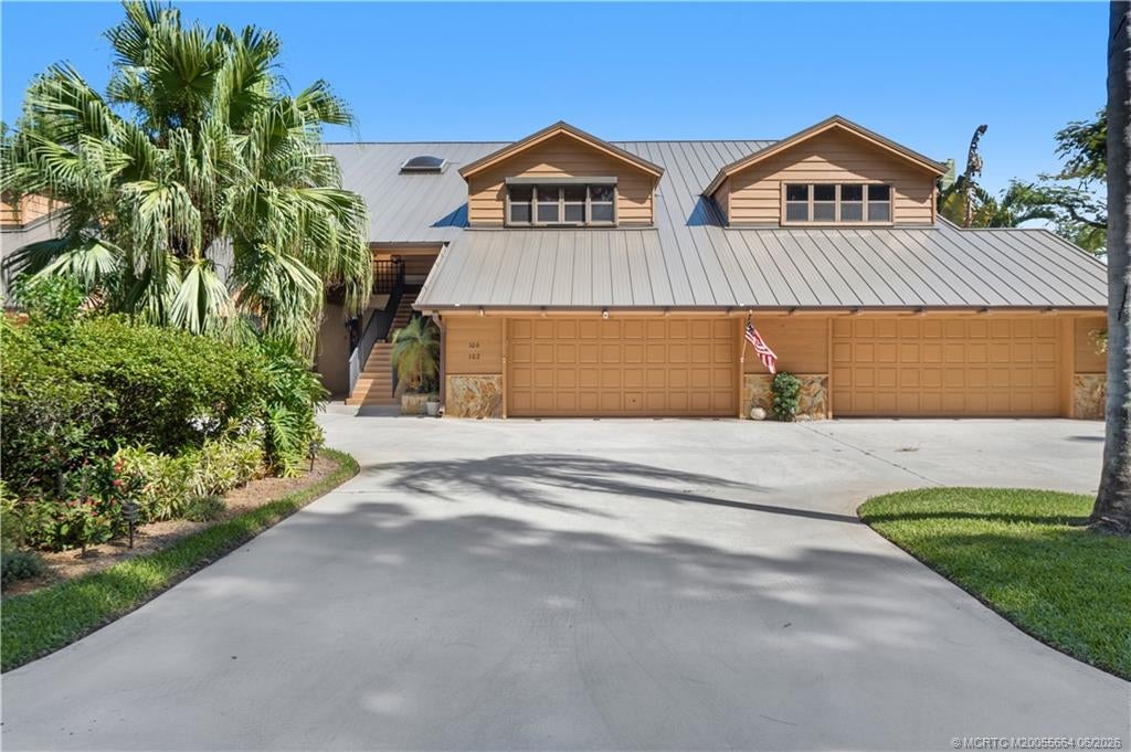 Photo of 102 SE Crestwood Circle, Stuart, FL 34997 (MLS # M20055664)
