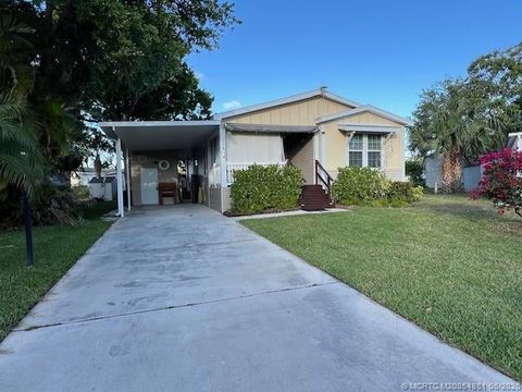 Mobile Home For Sale - 2555 Pga Boulevard #180 A<br/> Palm Beach County, Palm Beach Gardens, FL 33410
