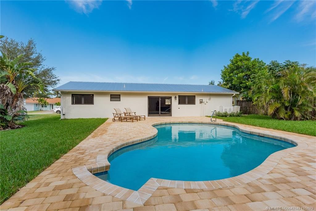 Photo of 5036 SE Manatee Terrace, Stuart, FL 34997 (MLS # M20042143)