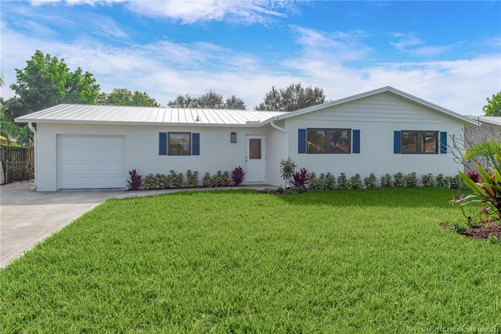 Photo of 5036 SE Manatee Terrace, Stuart, FL 34997 (MLS # M20042143)