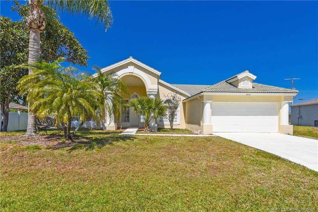 Photo of 3433 SE Hart Circle, Port Saint Lucie, FL 34984 (MLS # M20049613)