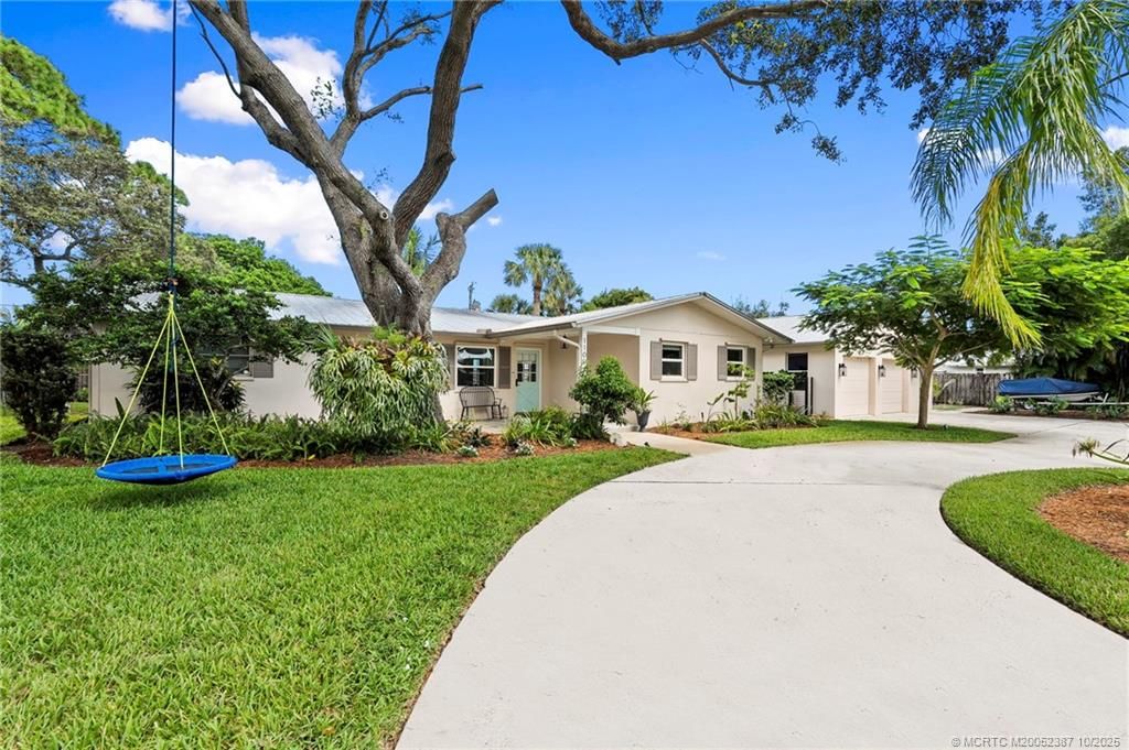 Photo of 1109 SE 7th Street, Stuart, FL 34996 (MLS # M20052387)