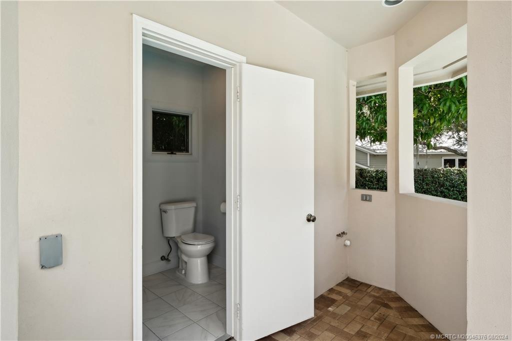 Stuart, Florida 34996, United States, 5 Bedrooms Bedrooms, ,5 BathroomsBathrooms,Residential,Pending,55466