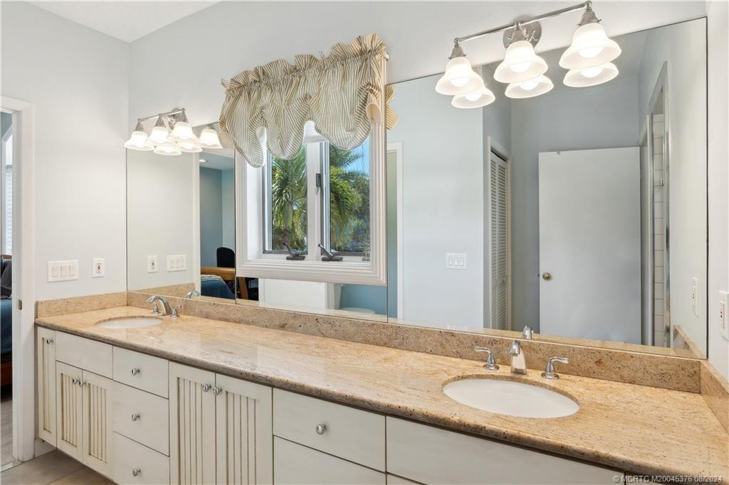 Stuart, Florida 34996, United States, 5 Bedrooms Bedrooms, ,5 BathroomsBathrooms,Residential,Pending,55466