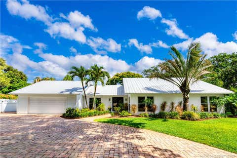 Photo of 10 Ridgeland Drive, Stuart, FL 34996 (MLS # M20055907)