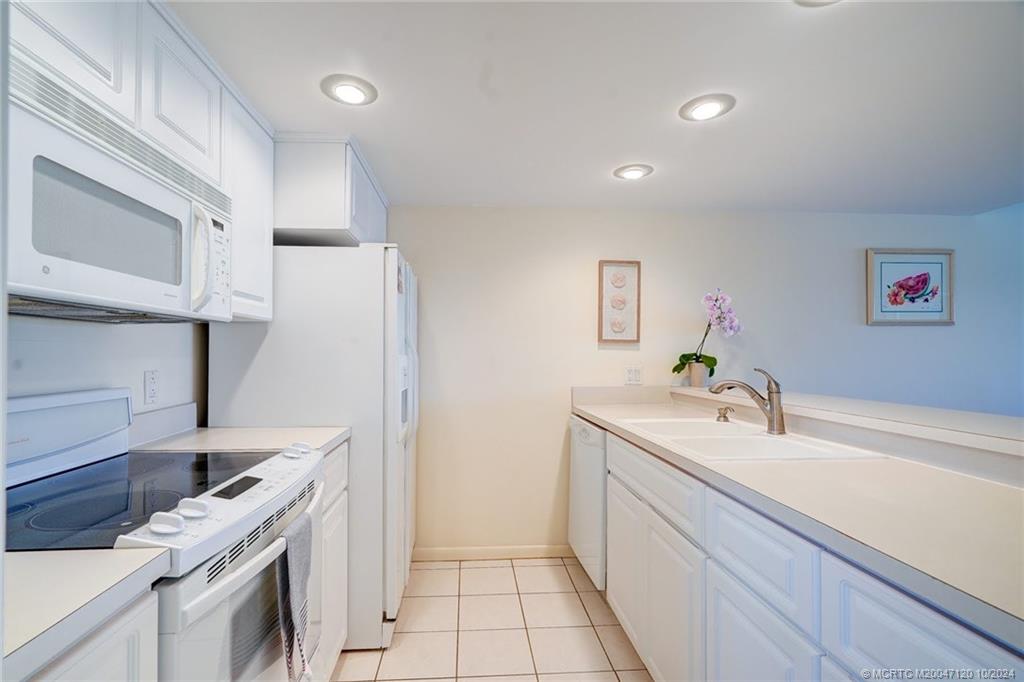 Stuart, Florida 34996, United States, 2 Bedrooms Bedrooms, ,2 BathroomsBathrooms,Residential,Active,40124