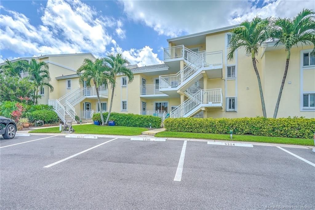 Photo of 5593 NE Gulfstream Way #5593, Stuart, FL 34996 (MLS # M20047120)