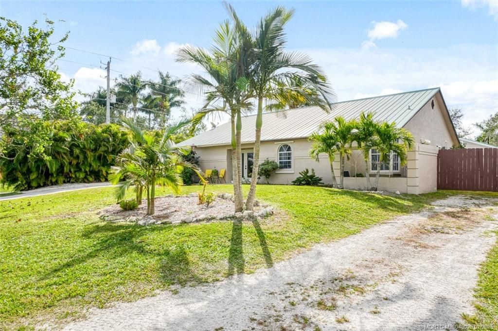 Photo of 834 SW 35th Street, Palm City, FL 34990 (MLS # M20049029)