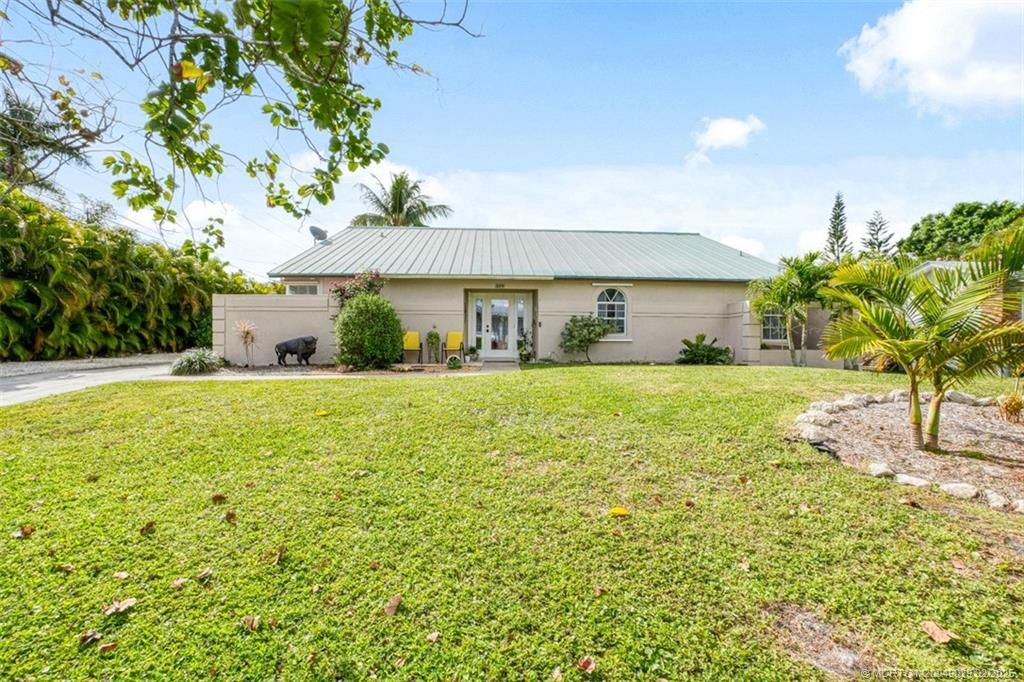 Photo of 834 SW 35th Street, Palm City, FL 34990 (MLS # M20049029)