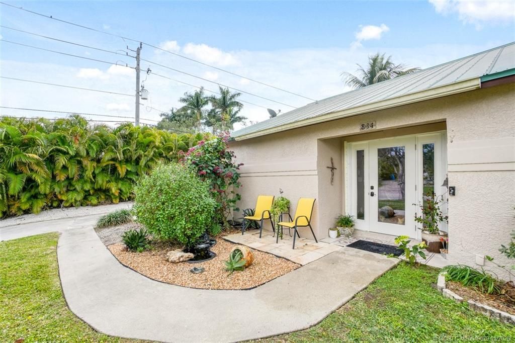Photo of 834 SW 35th Street, Palm City, FL 34990 (MLS # M20049029)