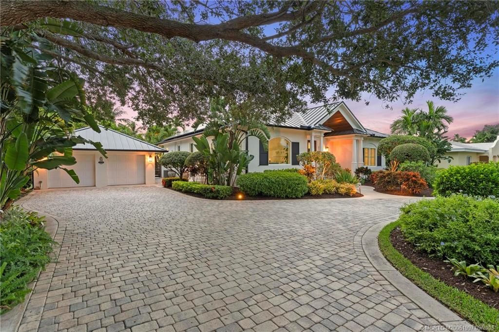 Photo of 324 SE Martin Avenue, Stuart, FL 34996 (MLS # M20051997)