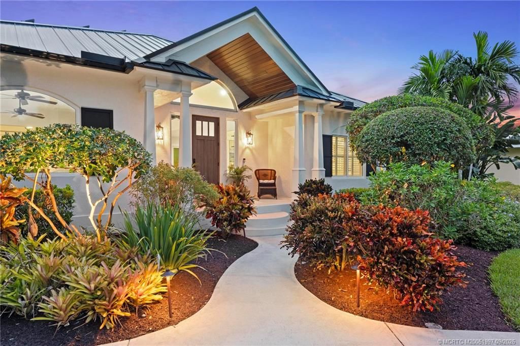 Photo of 324 SE Martin Avenue, Stuart, FL 34996 (MLS # M20051997)