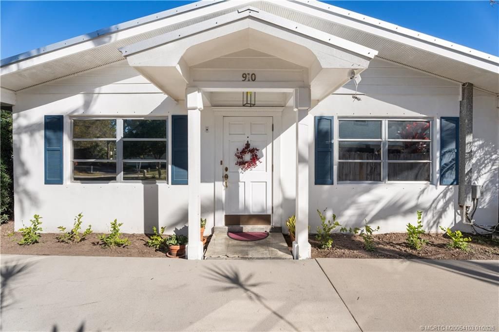 Photo of 900 NW 11th Terrace, Stuart, FL 34994 (MLS # M20054103)